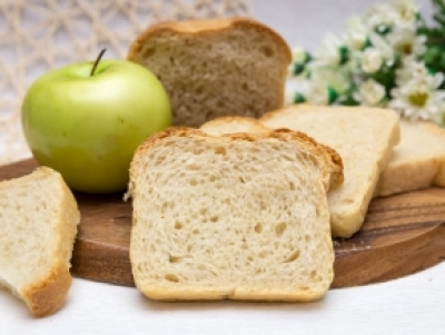 Рецепт мягкого белого хлеба на майонезе с яблоком