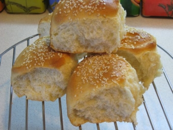 Рецепт порционных сливочных хлебцев с кунжутом